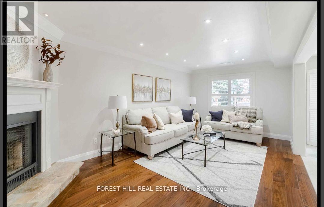 3280 Charlebrook Court, Mississauga, Ontario L5L 5B3 - Photo 7 - W12617008