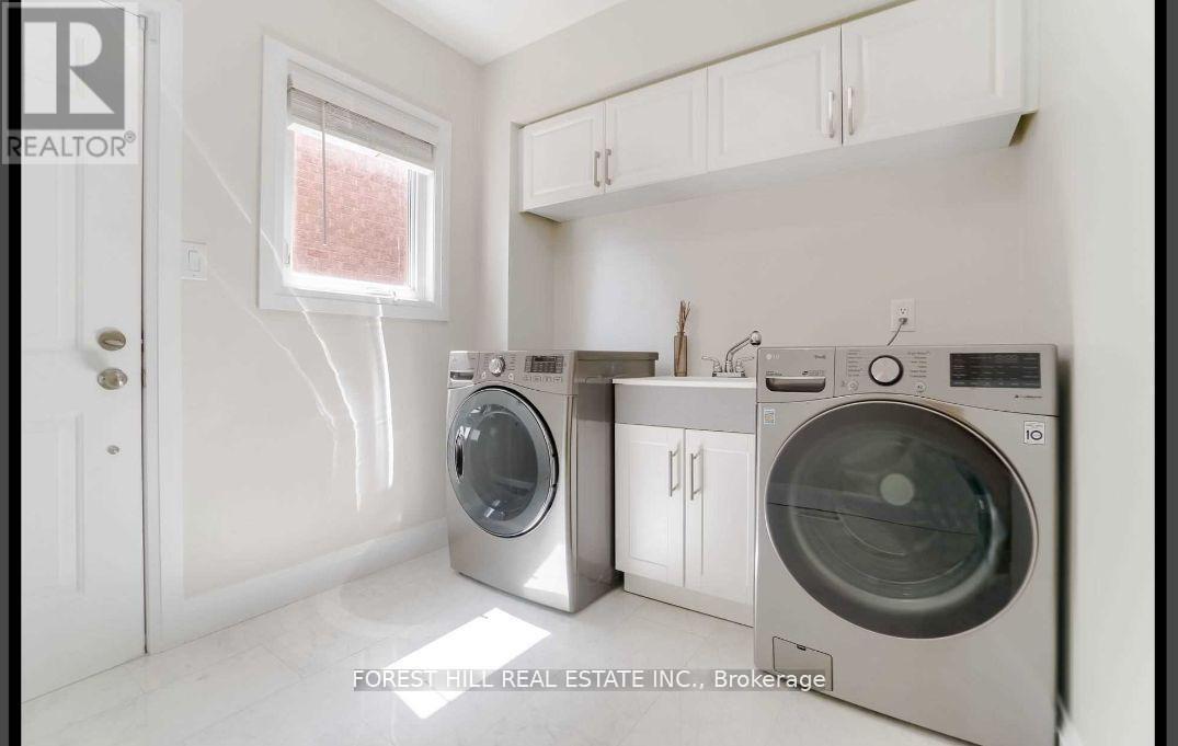 3280 Charlebrook Court, Mississauga, Ontario L5L 5B3 - Photo 8 - W12617008