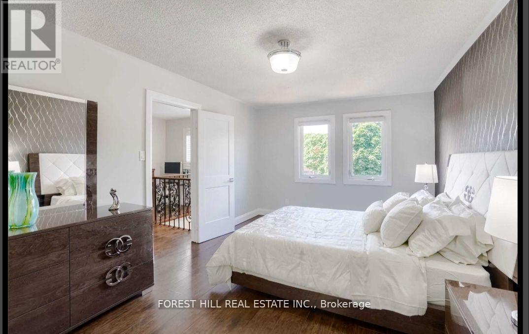 3280 Charlebrook Court, Mississauga, Ontario L5L 5B3 - Photo 9 - W12617008