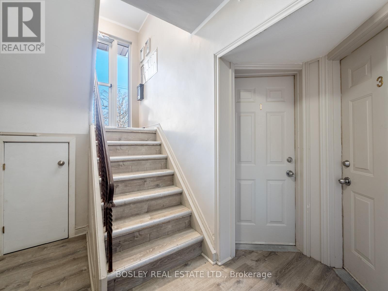 3 - 41 Marina Avenue, Toronto, Ontario M8W 1K5 - Photo 4 - W12617012