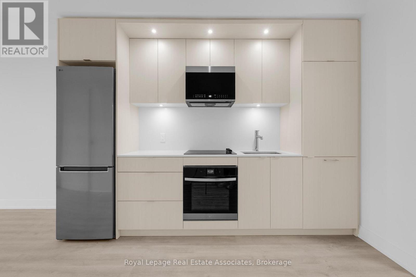 1014 - 60 Central Park Roadway, Toronto, Ontario M9A 3K1 - Photo 3 - W12617018