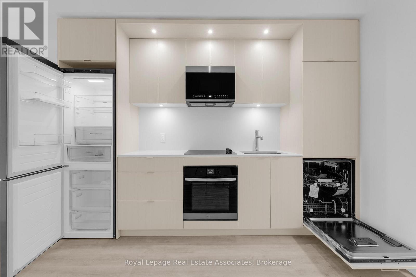 1014 - 60 Central Park Roadway, Toronto, Ontario M9A 3K1 - Photo 4 - W12617018