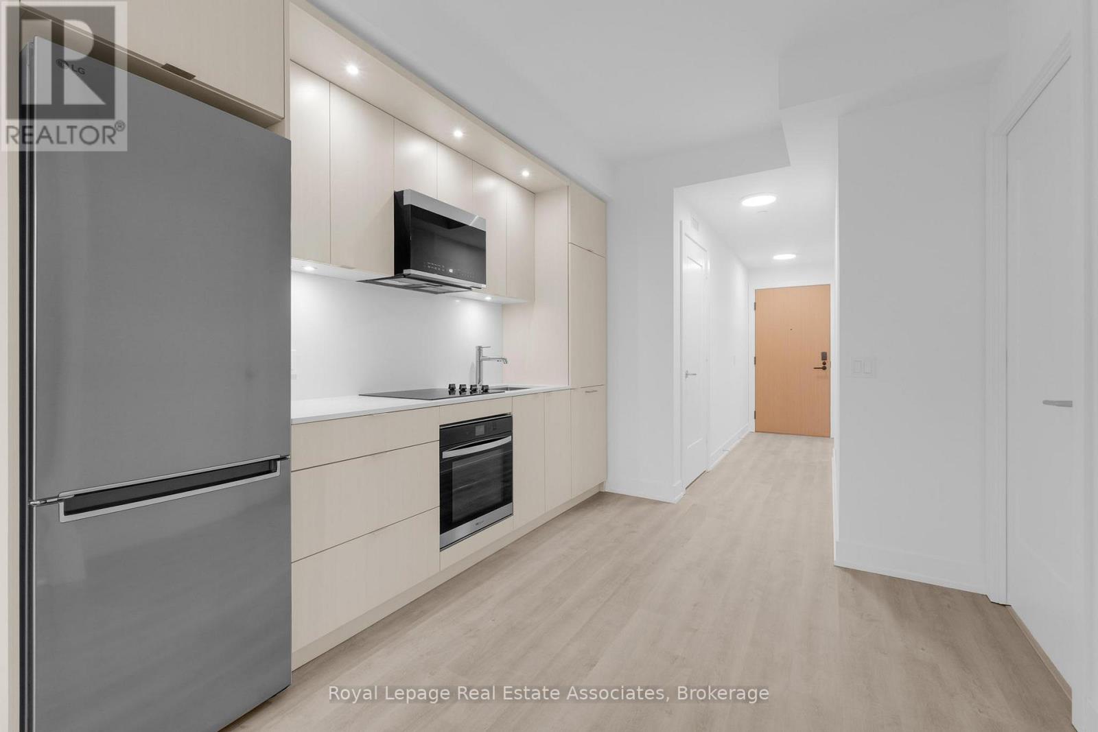 1014 - 60 Central Park Roadway, Toronto, Ontario M9A 3K1 - Photo 5 - W12617018