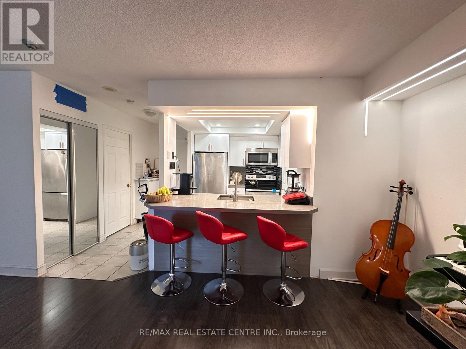 402 - 265 Enfield Place, Mississauga, Ontario L5B 3Y7 - Photo 10 - W12617070