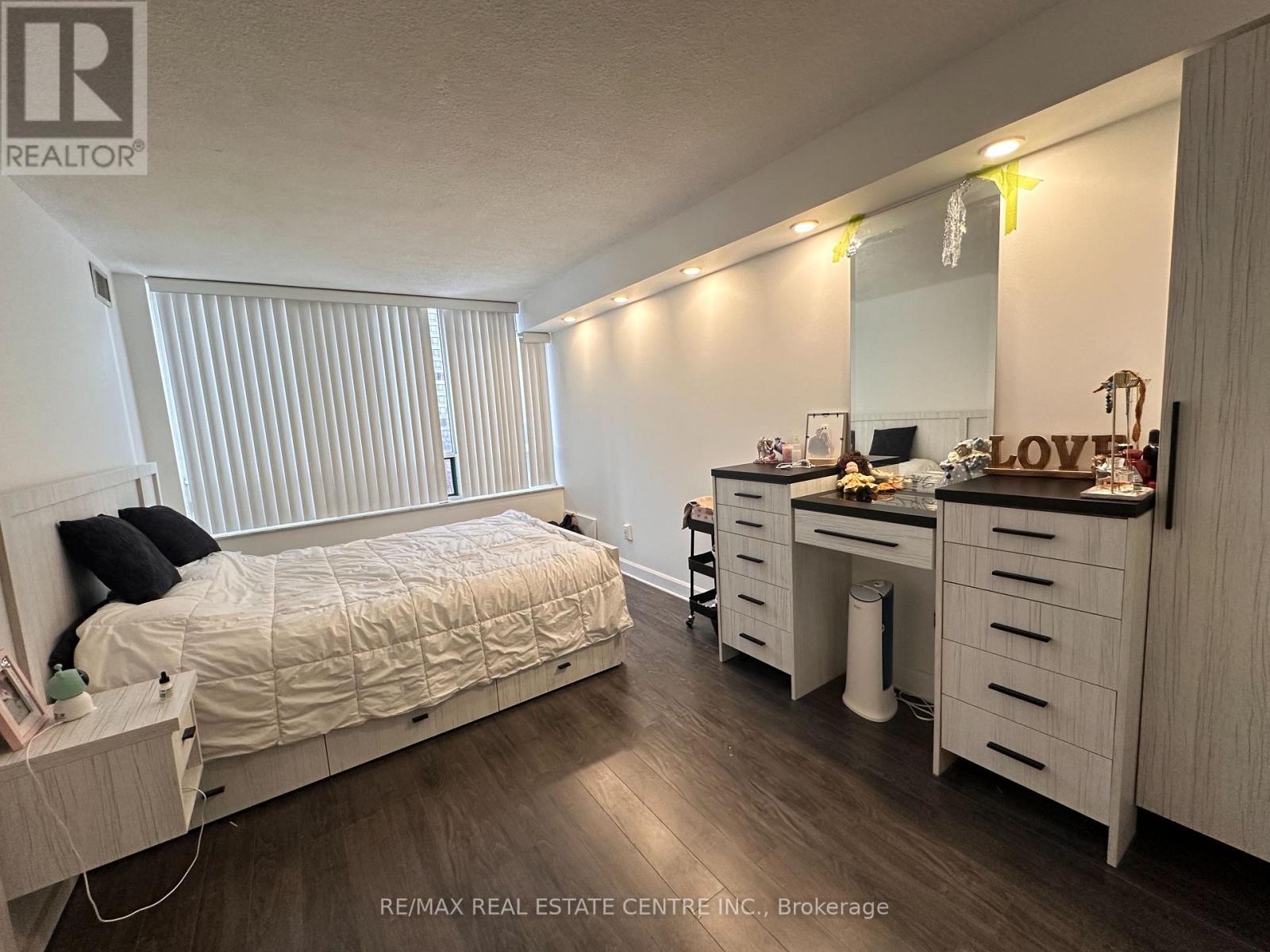 402 - 265 Enfield Place, Mississauga, Ontario L5B 3Y7 - Photo 13 - W12617070