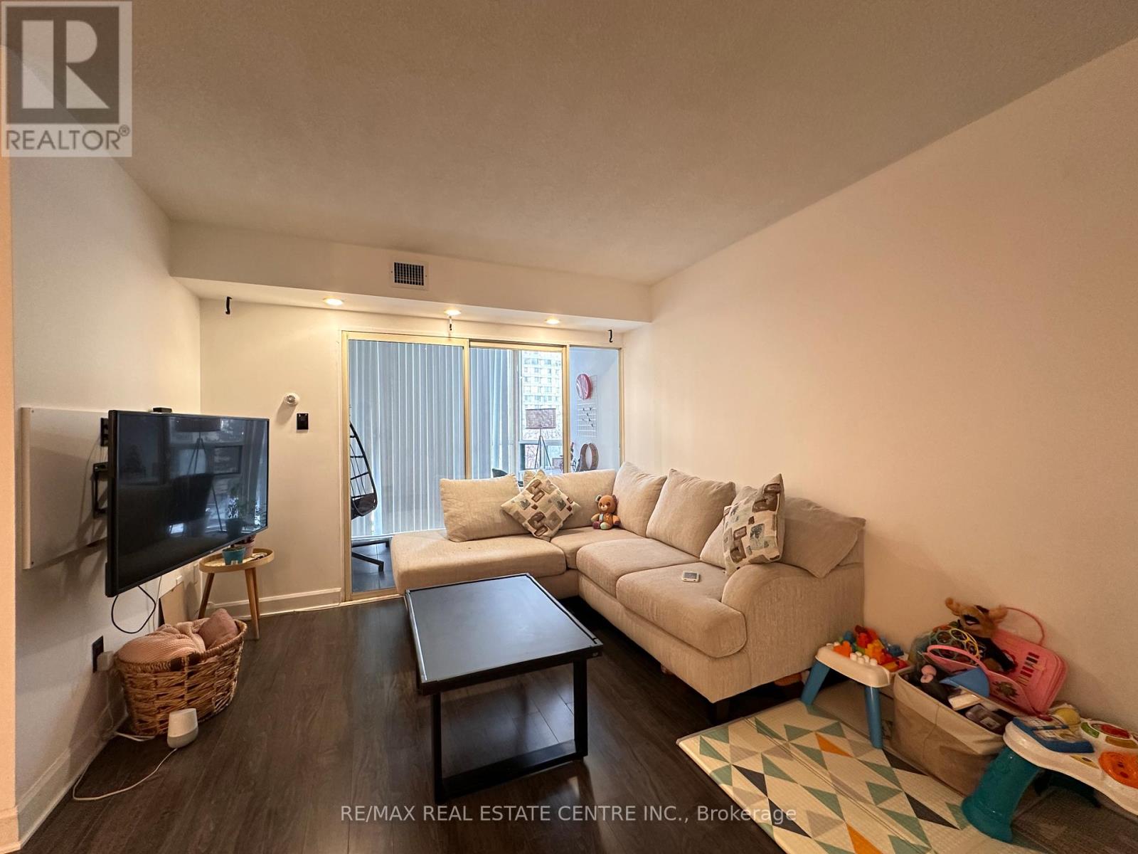 402 - 265 Enfield Place, Mississauga, Ontario L5B 3Y7 - Photo 7 - W12617070