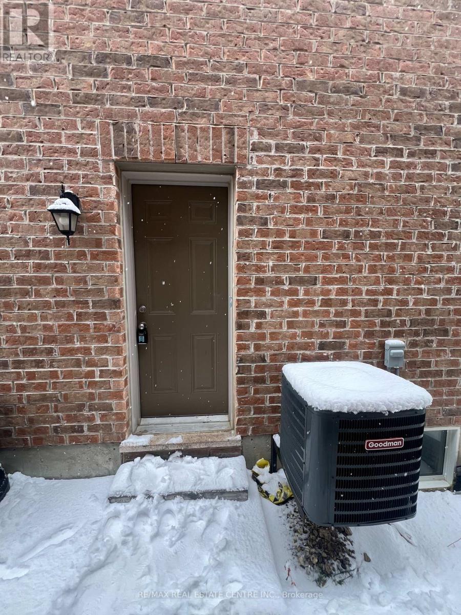 23 Salt Creek Terrace, Caledon, Ontario L7C 4J3 - Photo 2 - W12617098