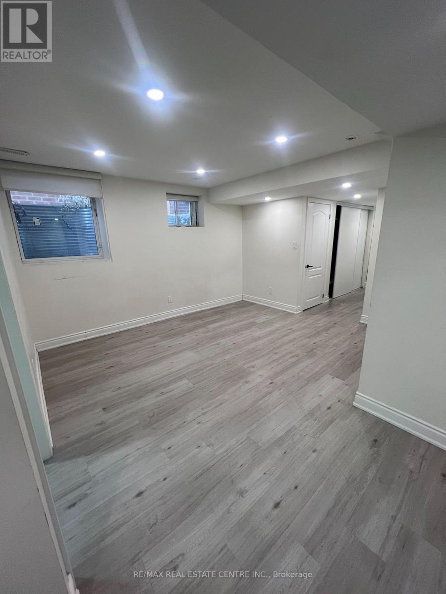 23 Salt Creek Terrace, Caledon, Ontario L7C 4J3 - Photo 4 - W12617098