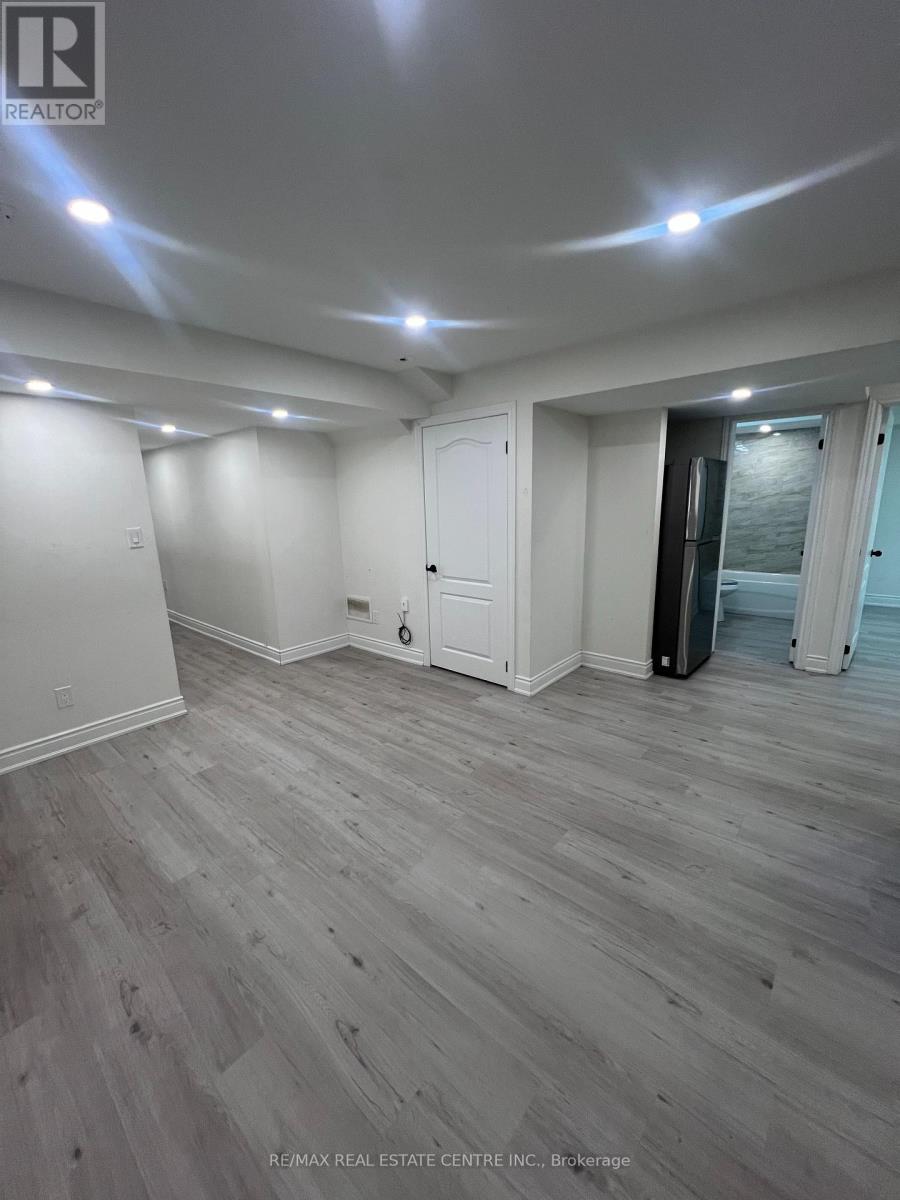 23 Salt Creek Terrace, Caledon, Ontario L7C 4J3 - Photo 5 - W12617098