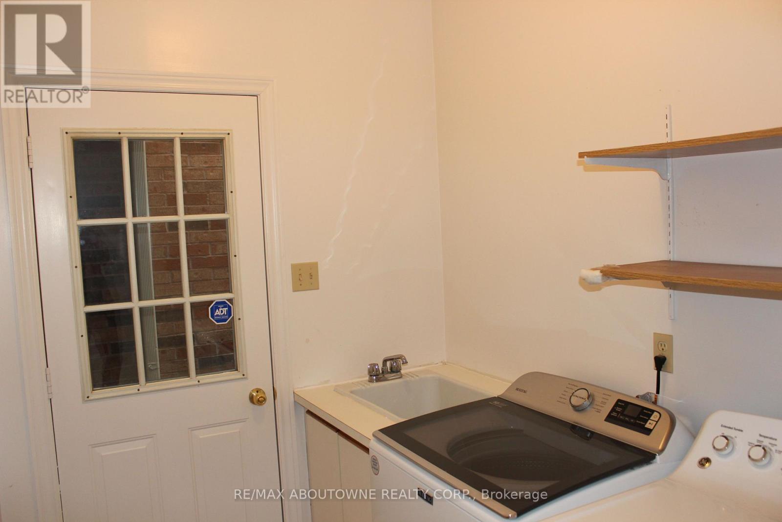 2033 Lumberman Lane, Oakville, Ontario L6M 2Z1 - Photo 11 - W12617104