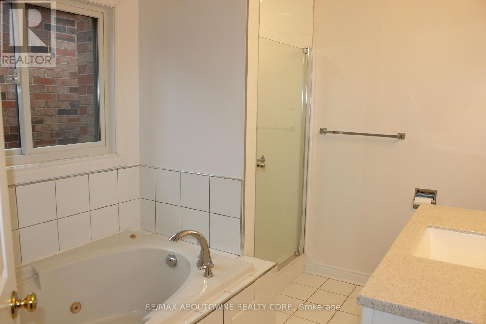 2033 Lumberman Lane, Oakville, Ontario L6M 2Z1 - Photo 14 - W12617104