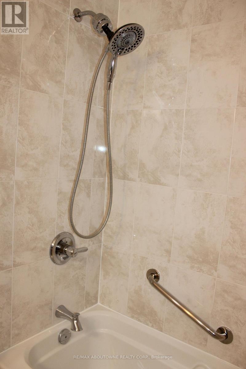 2033 Lumberman Lane, Oakville, Ontario L6M 2Z1 - Photo 20 - W12617104