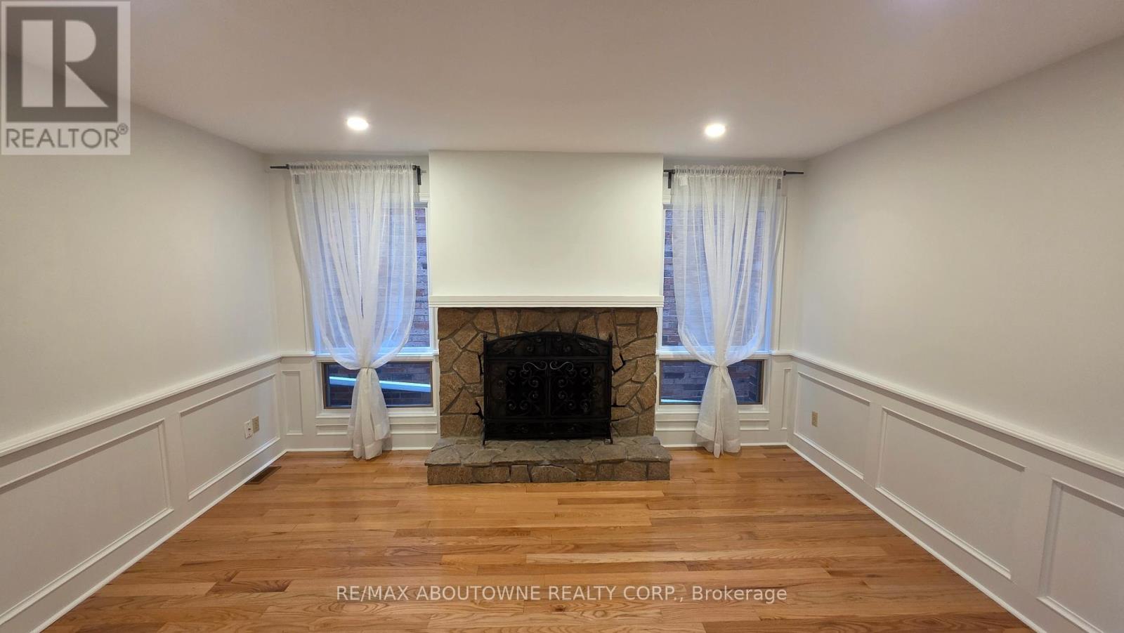 2033 Lumberman Lane, Oakville, Ontario L6M 2Z1 - Photo 3 - W12617104