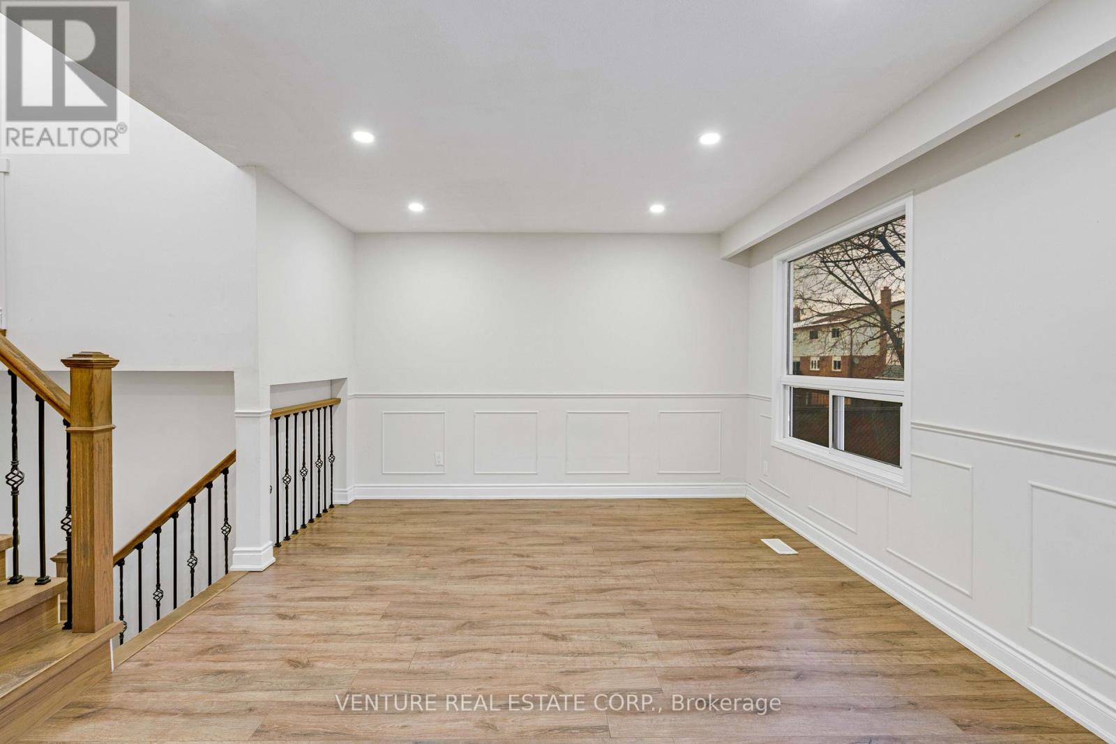 416 Hansen Road N, Brampton, Ontario L6V 3P7 - Photo 13 - W12617110