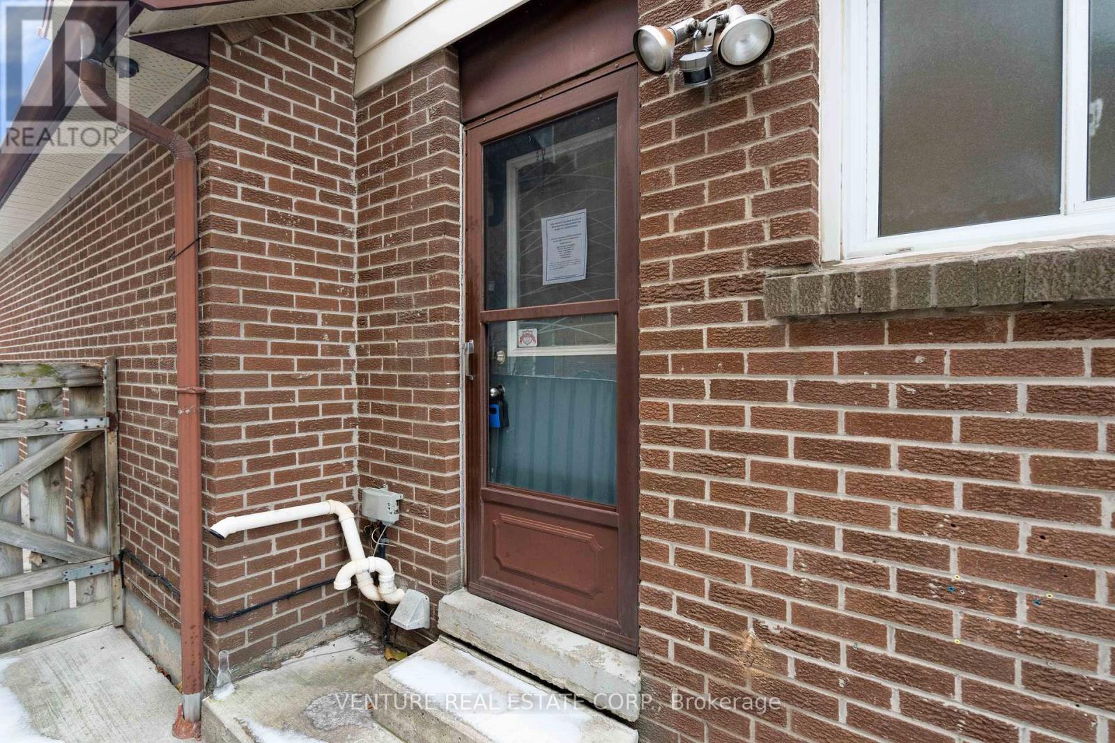 416 Hansen Road N, Brampton, Ontario L6V 3P7 - Photo 36 - W12617110