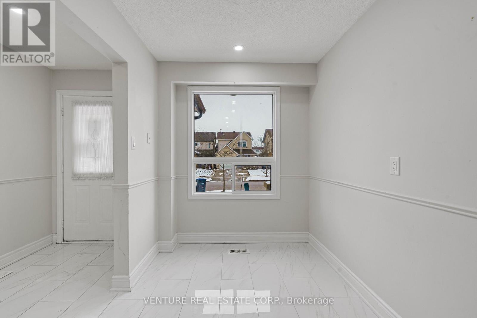 416 Hansen Road N, Brampton, Ontario L6V 3P7 - Photo 8 - W12617110