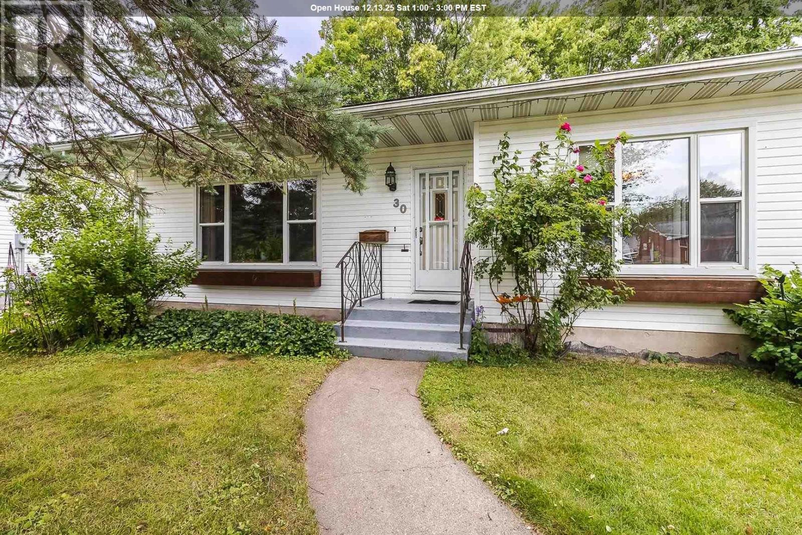 30 Carlbert St, Sault Ste. Marie, Ontario P6A 5R9 - Photo 1 - SM252667