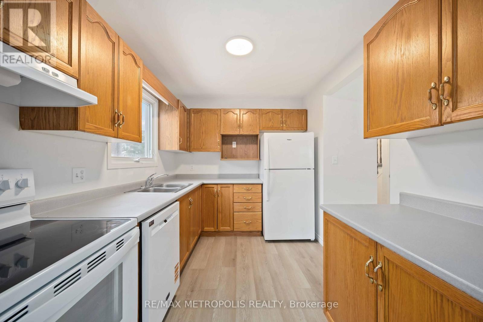 260-266 London Road, Sarnia, Ontario  N7T 4V8 - Photo 13 - X12616964