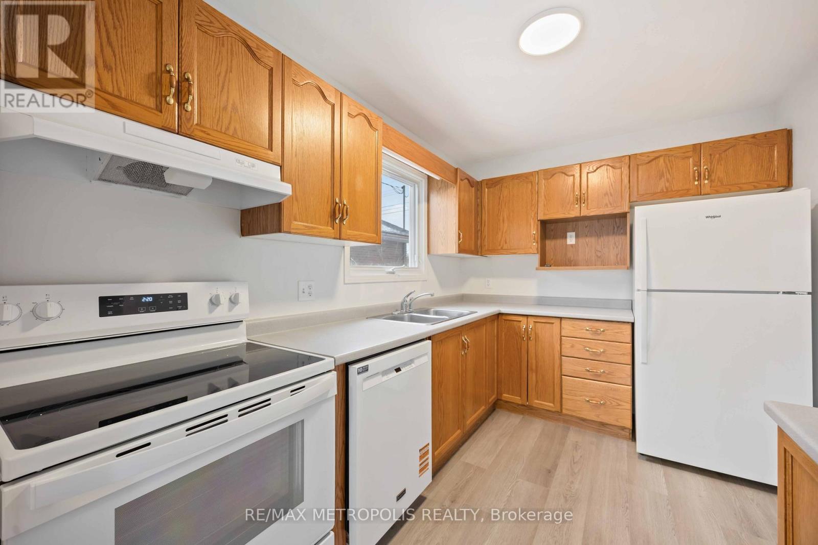 260-266 London Road, Sarnia, Ontario  N7T 4V8 - Photo 14 - X12616964