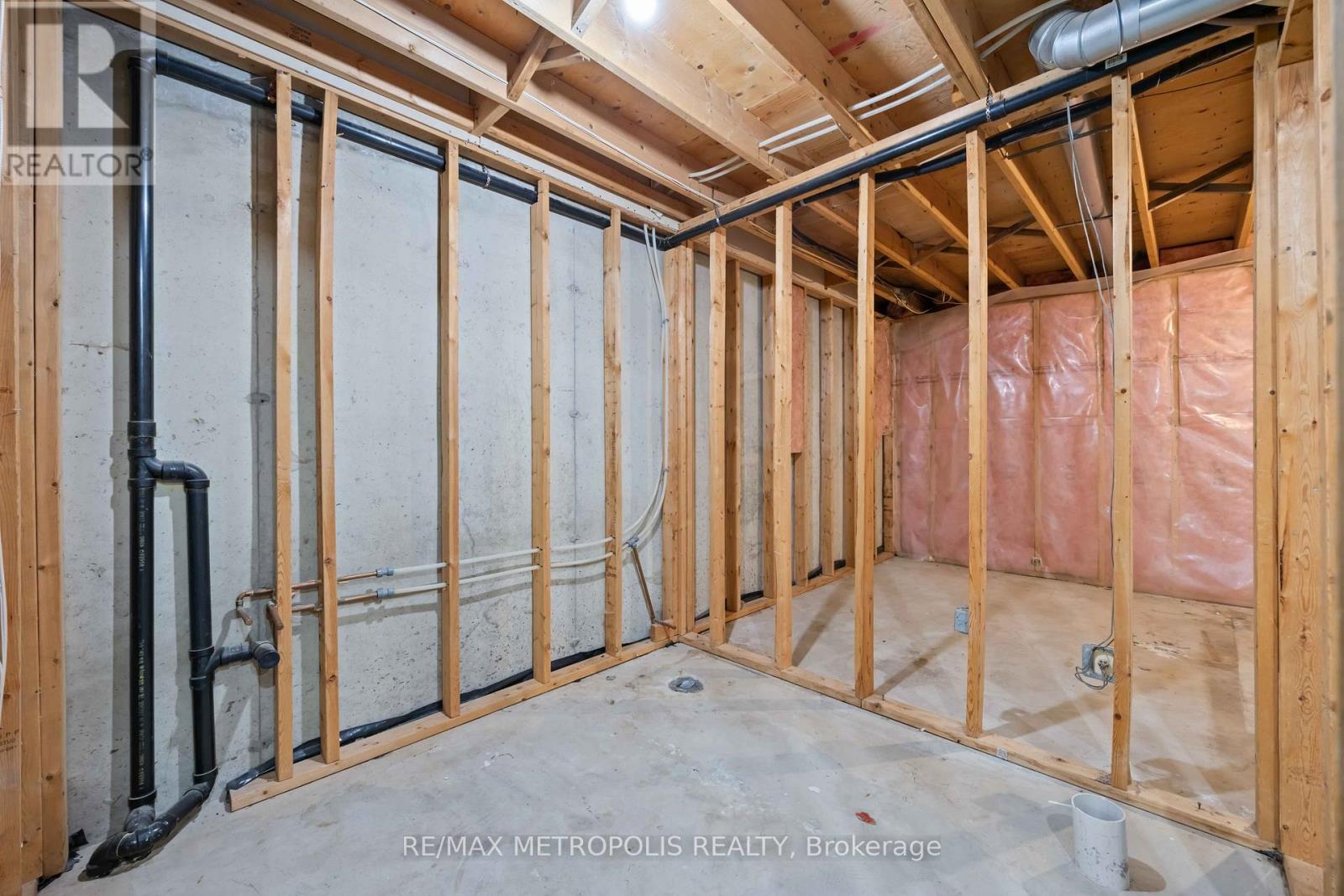 260-266 London Road, Sarnia, Ontario  N7T 4V8 - Photo 29 - X12616964