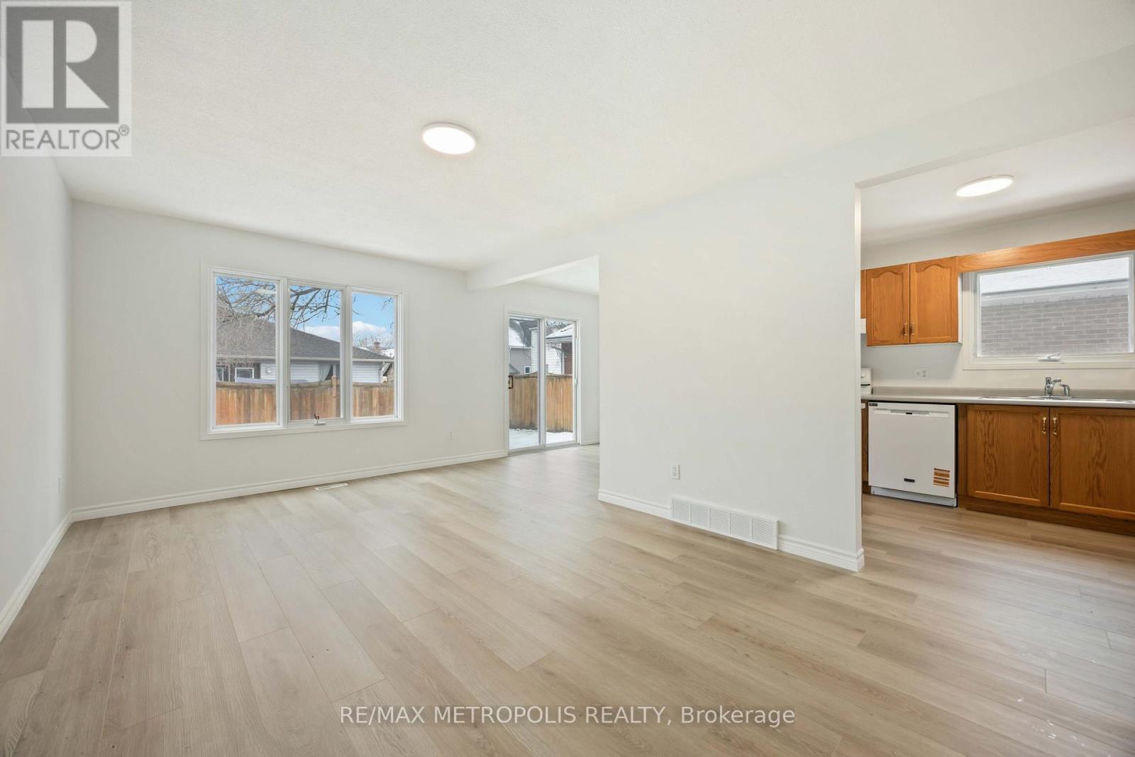 260-266 London Road, Sarnia, Ontario  N7T 4V8 - Photo 4 - X12616964