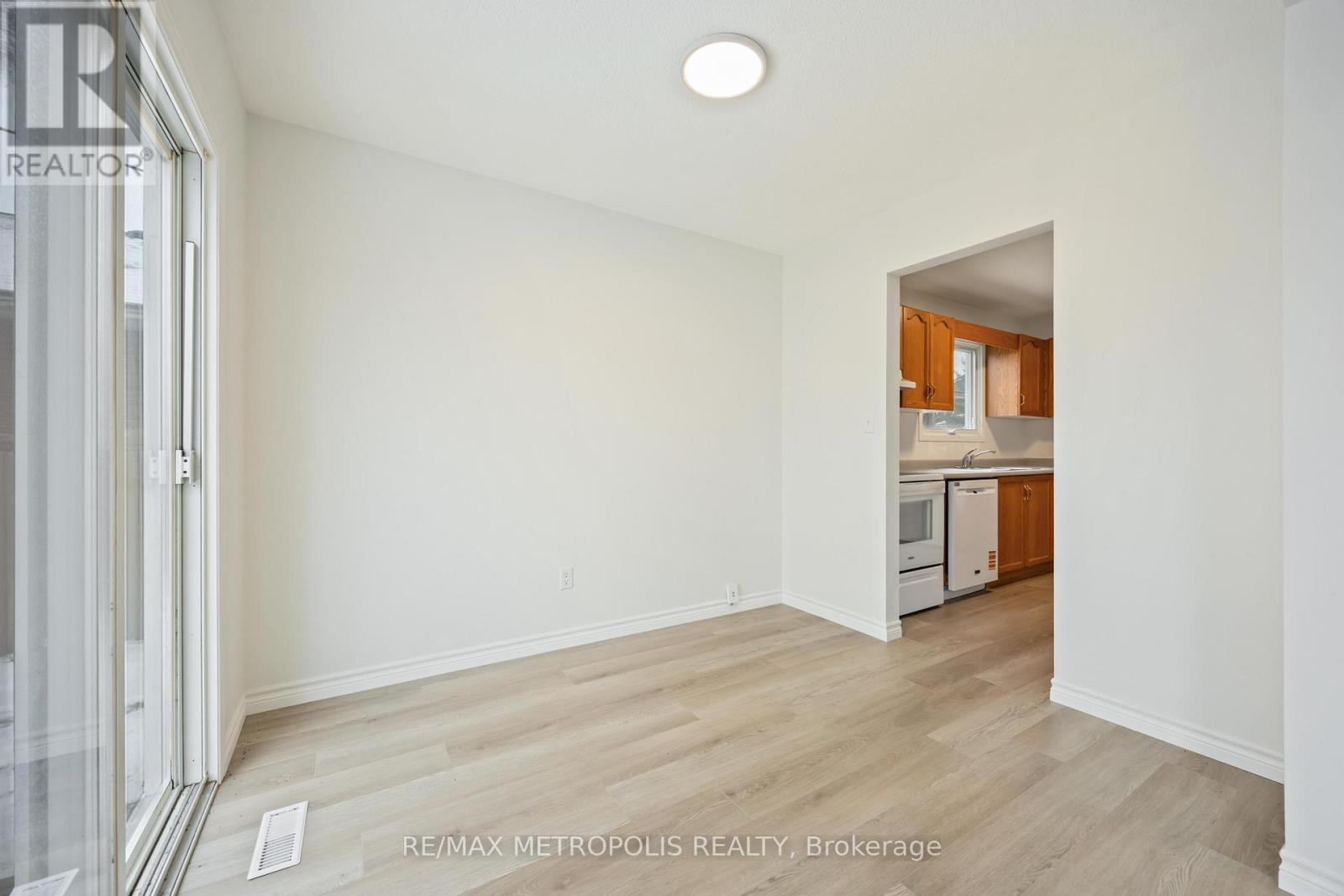 260-266 London Road, Sarnia, Ontario  N7T 4V8 - Photo 8 - X12616964