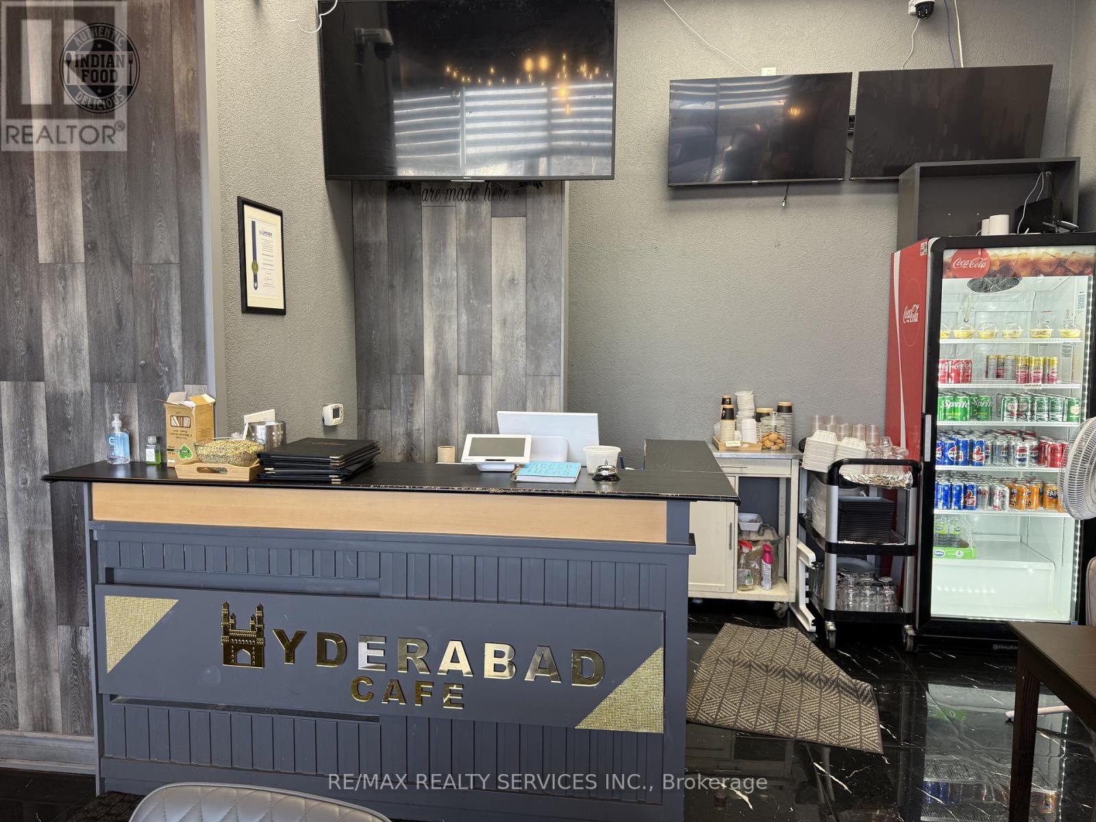 700 Queenston Road, Hamilton, Ontario L8G 1A3 - Photo 2 - X12617092