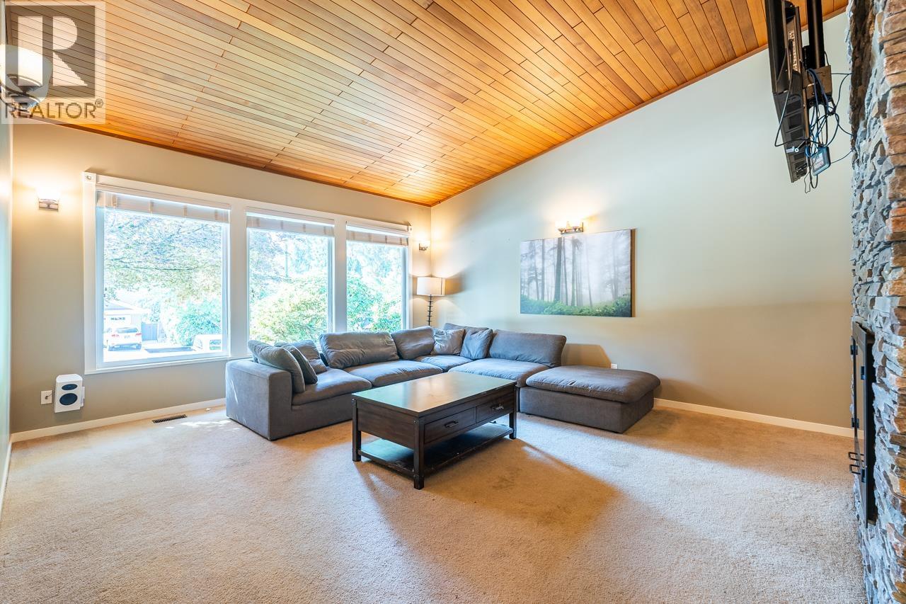 2419 Oranda Avenue, Coquitlam, British Columbia  V3K 3A5 - Photo 6 - R3058367