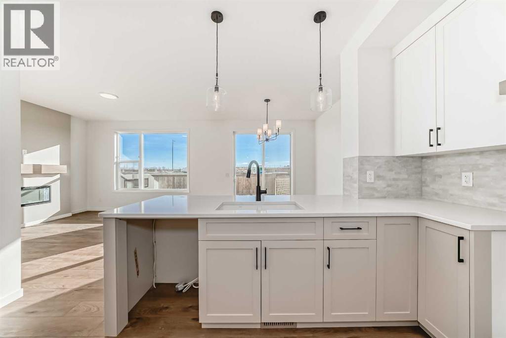 81 Southborough Square, Cochrane, Alberta  T4C 3J7 - Photo 12 - A2260500