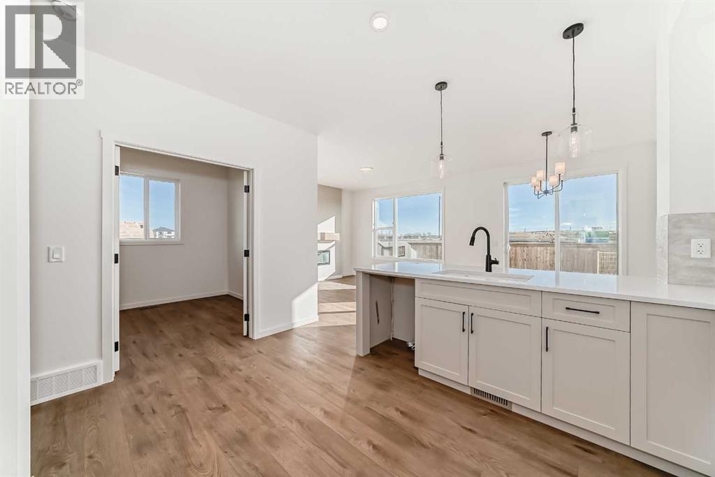 81 Southborough Square, Cochrane, Alberta  T4C 3J7 - Photo 11 - A2260500