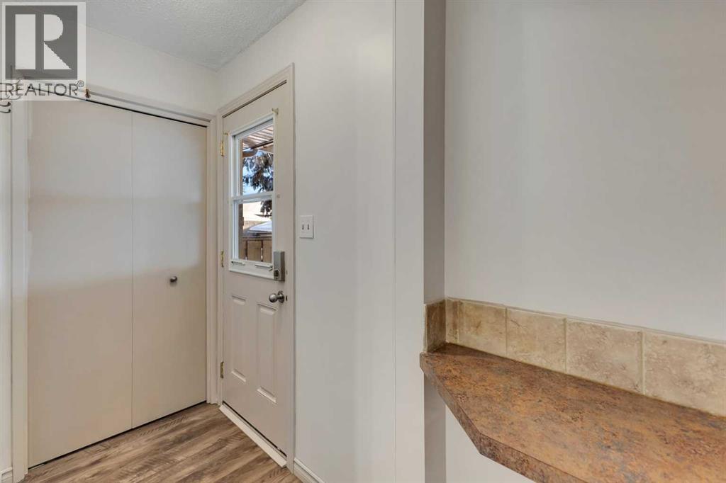 3335 Doverview Road Se, Calgary, Alberta  T2B 2A2 - Photo 10 - A2273853