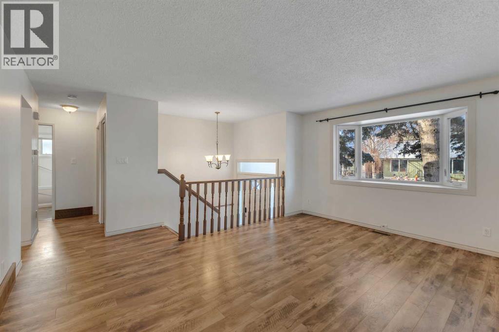 3335 Doverview Road Se, Calgary, Alberta  T2B 2A2 - Photo 6 - A2273853