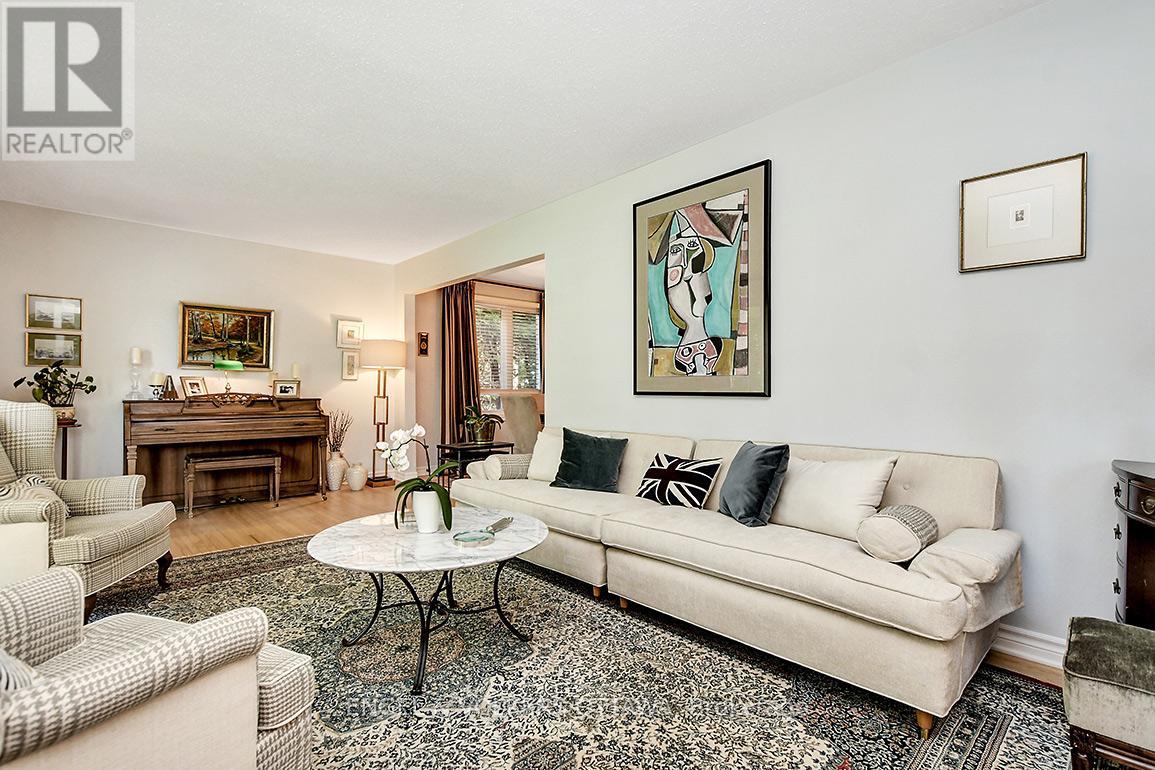 1885 Louisiana Avenue, Ottawa, Ontario K1H 6T8 - Photo 3 - X12617142