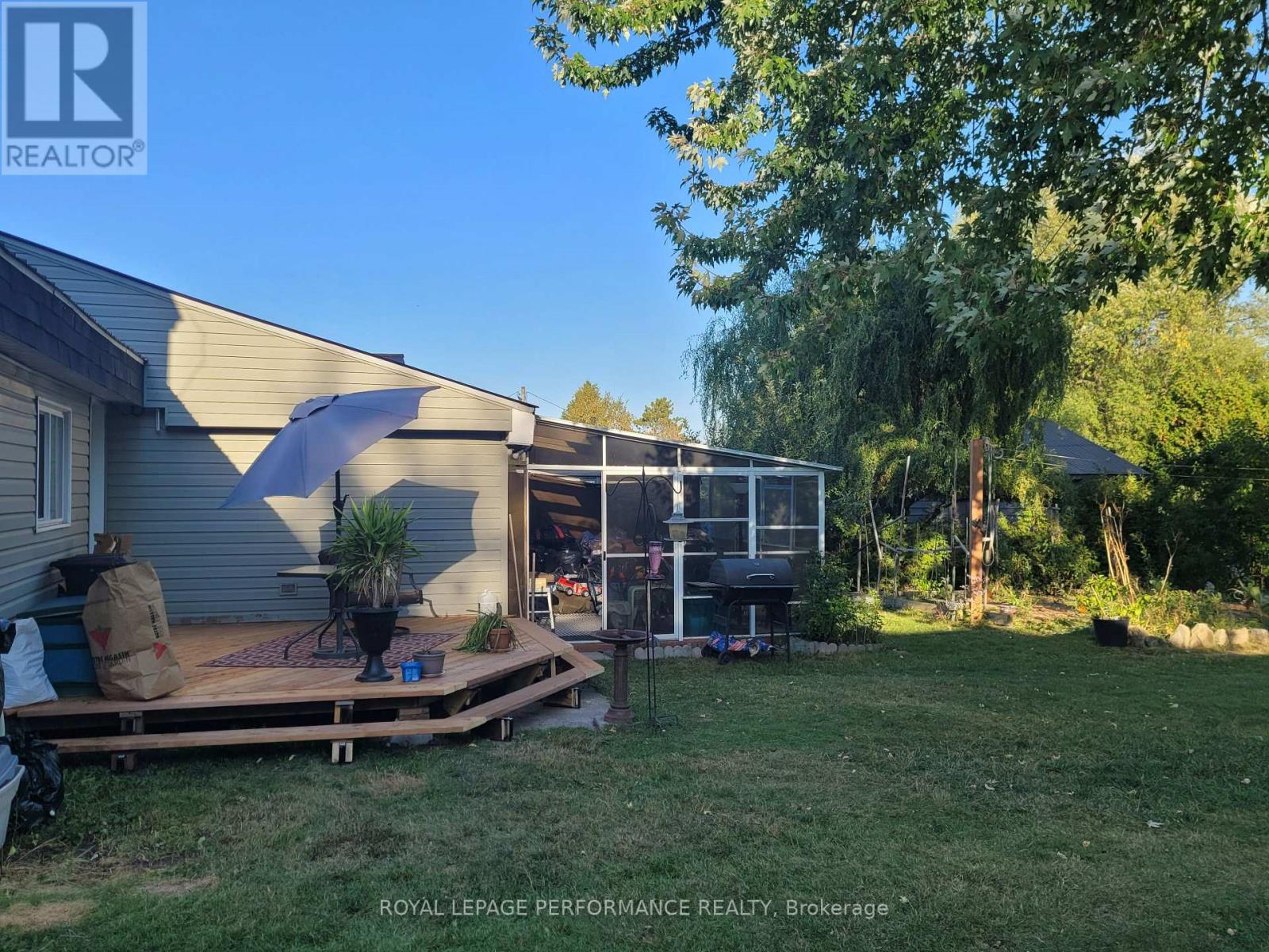 975 Queen Street, Champlain, Ontario K0B 1K0 - Photo 32 - X12435934