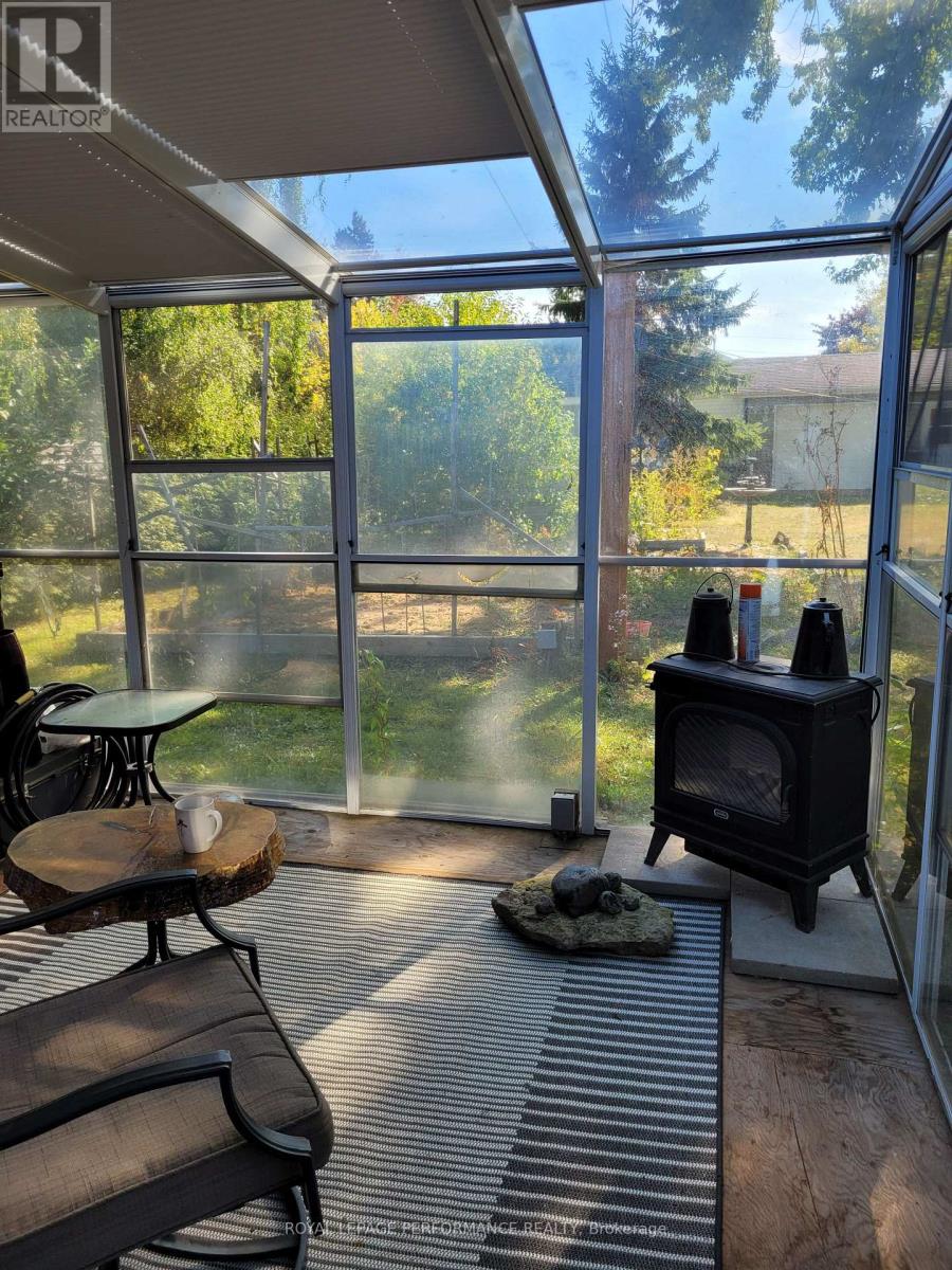 975 Queen Street, Champlain, Ontario K0B 1K0 - Photo 30 - X12435934