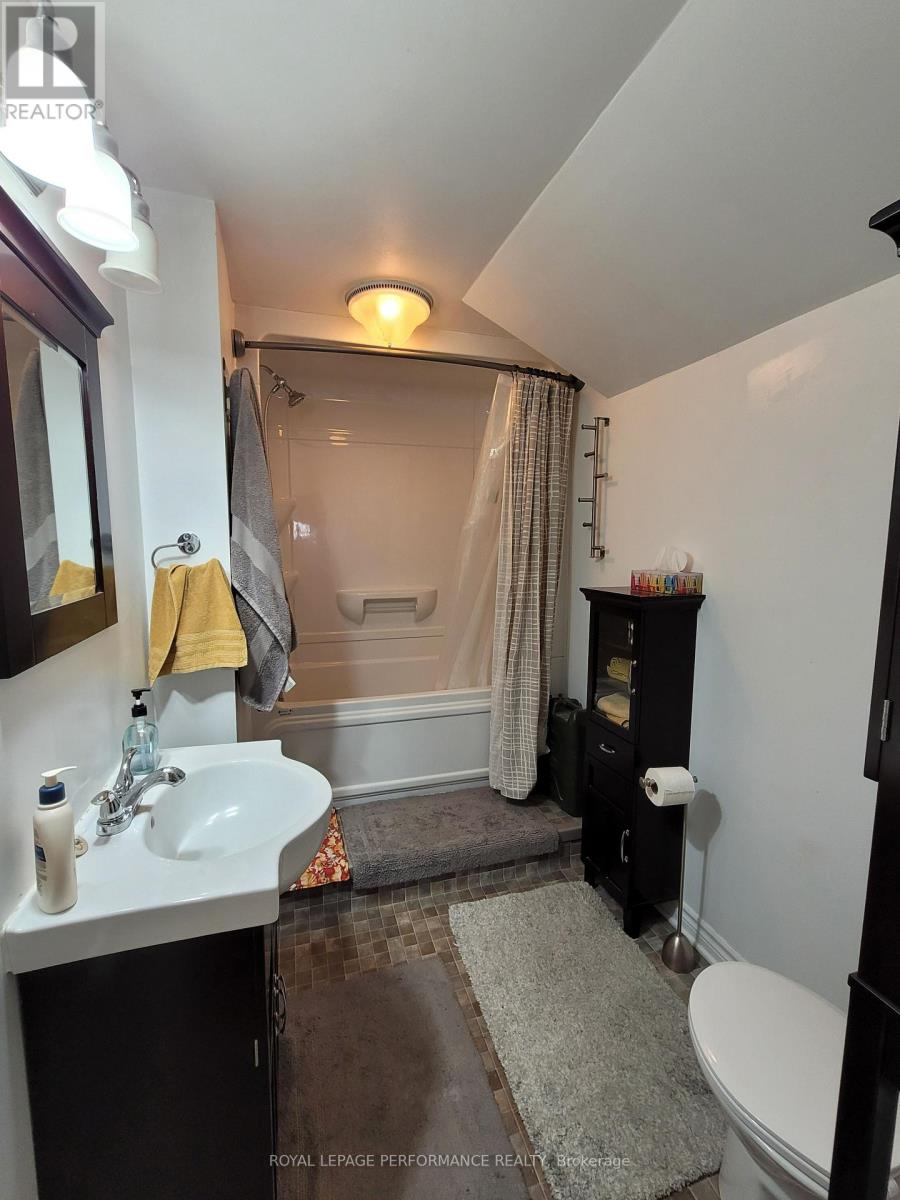 975 Queen Street, Champlain, Ontario K0B 1K0 - Photo 23 - X12435934