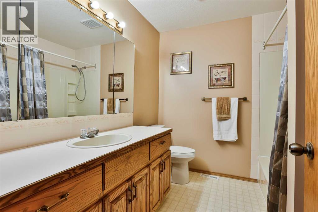 6 Mt Crandell Bay W, Lethbridge, Alberta  T1K 6L9 - Photo 15 - A2274784