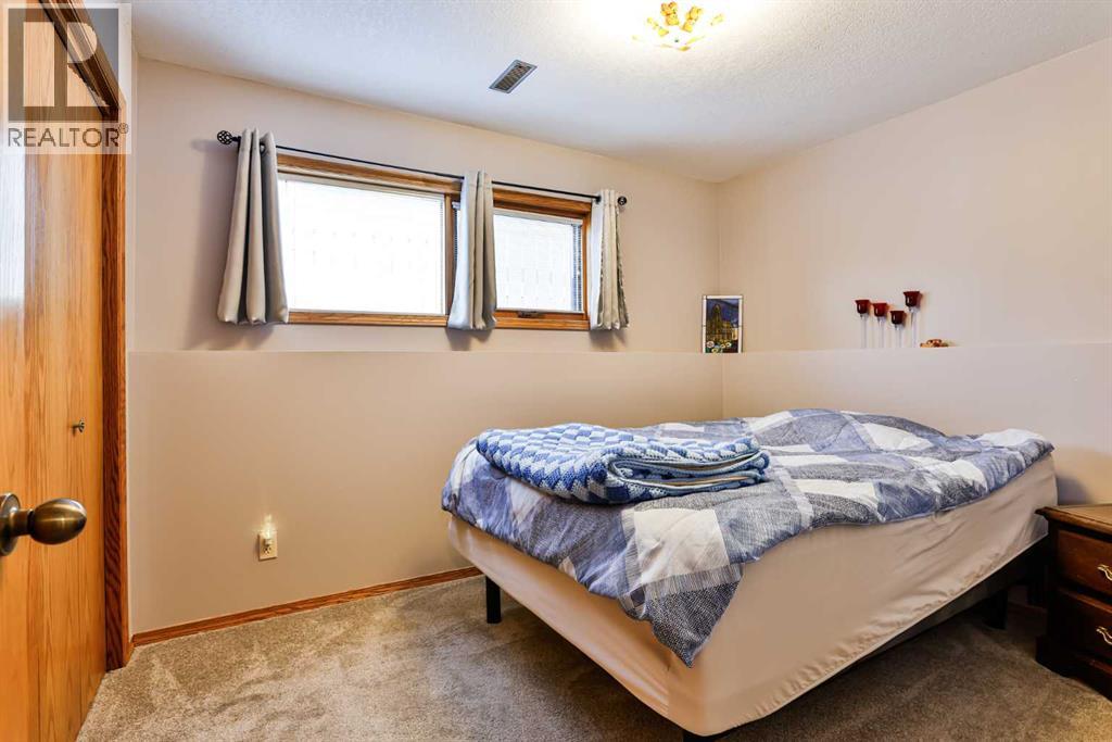 6 Mt Crandell Bay W, Lethbridge, Alberta  T1K 6L9 - Photo 19 - A2274784