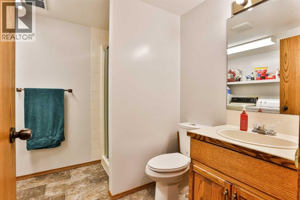 6 Mt Crandell Bay W, Lethbridge, Alberta  T1K 6L9 - Photo 20 - A2274784