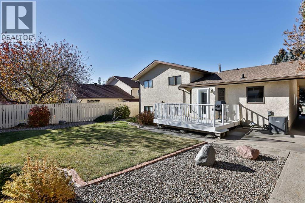 6 Mt Crandell Bay W, Lethbridge, Alberta  T1K 6L9 - Photo 22 - A2274784