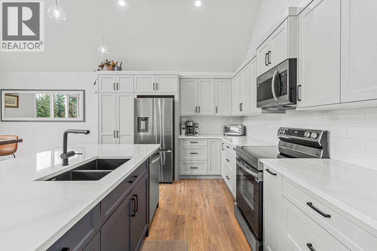 3040 Cedar Drive, Blind Bay, British Columbia  V0E 2W2 - Photo 8 - 10370936