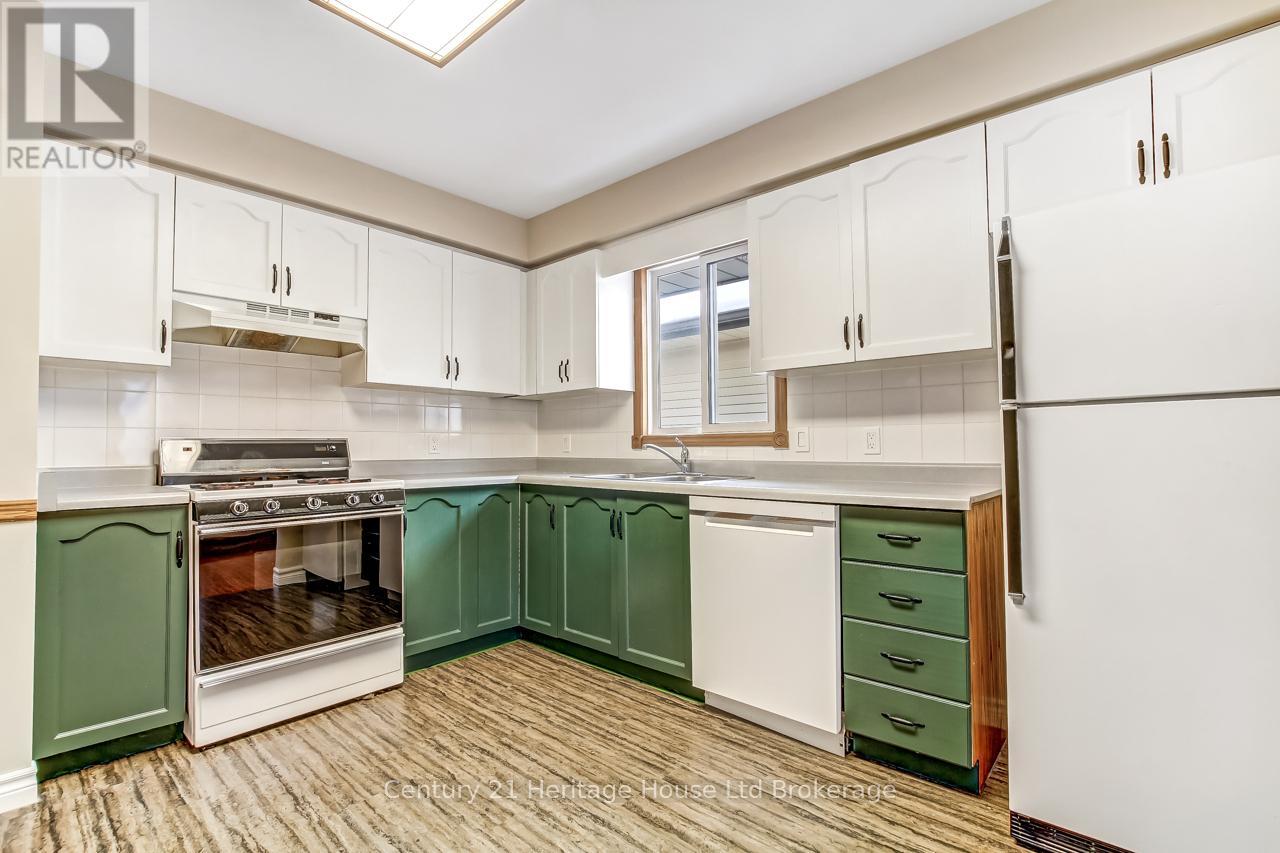 218 Diefenbaker Drive, Woodstock, Ontario  N4S 8T4 - Photo 10 - X12617122