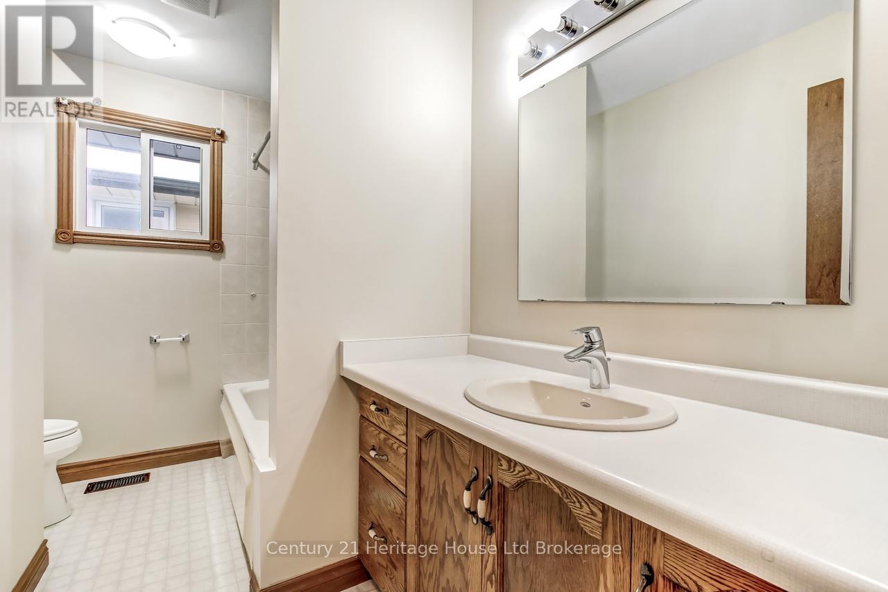 218 Diefenbaker Drive, Woodstock, Ontario  N4S 8T4 - Photo 12 - X12617122