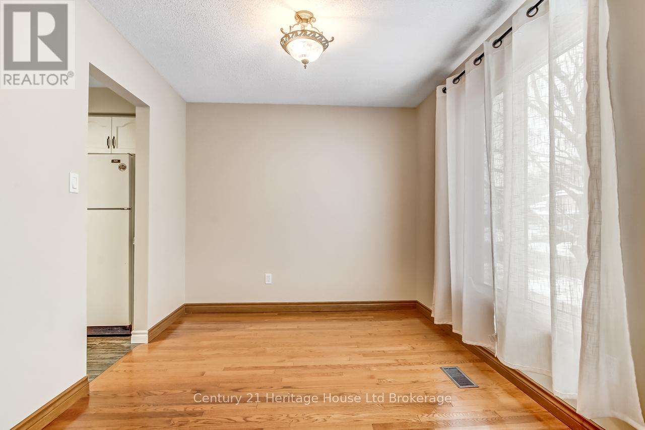 218 Diefenbaker Drive, Woodstock, Ontario  N4S 8T4 - Photo 7 - X12617122