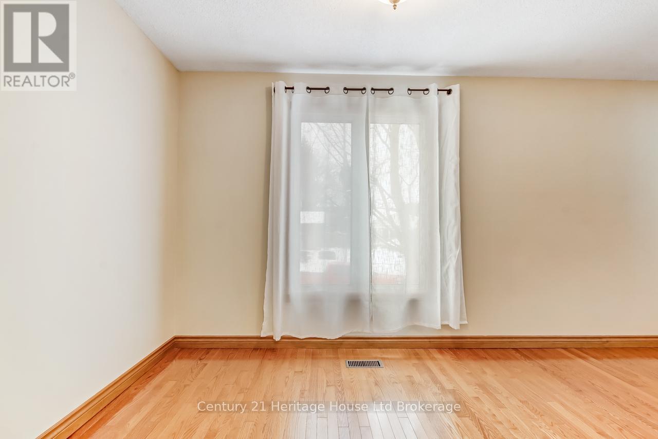 218 Diefenbaker Drive, Woodstock, Ontario  N4S 8T4 - Photo 8 - X12617122