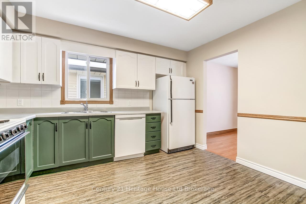 218 Diefenbaker Drive, Woodstock, Ontario  N4S 8T4 - Photo 9 - X12617122