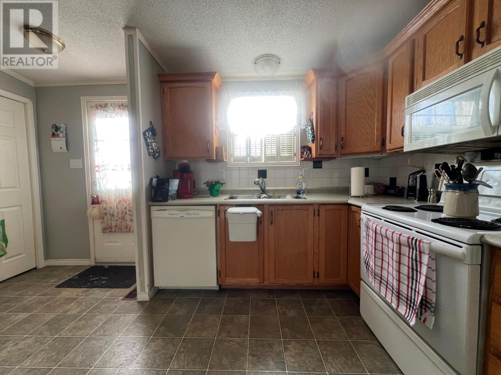 18 Dale Drive, Summerside, Prince Edward Island C1N 4T4 - Photo 6 - 202529309