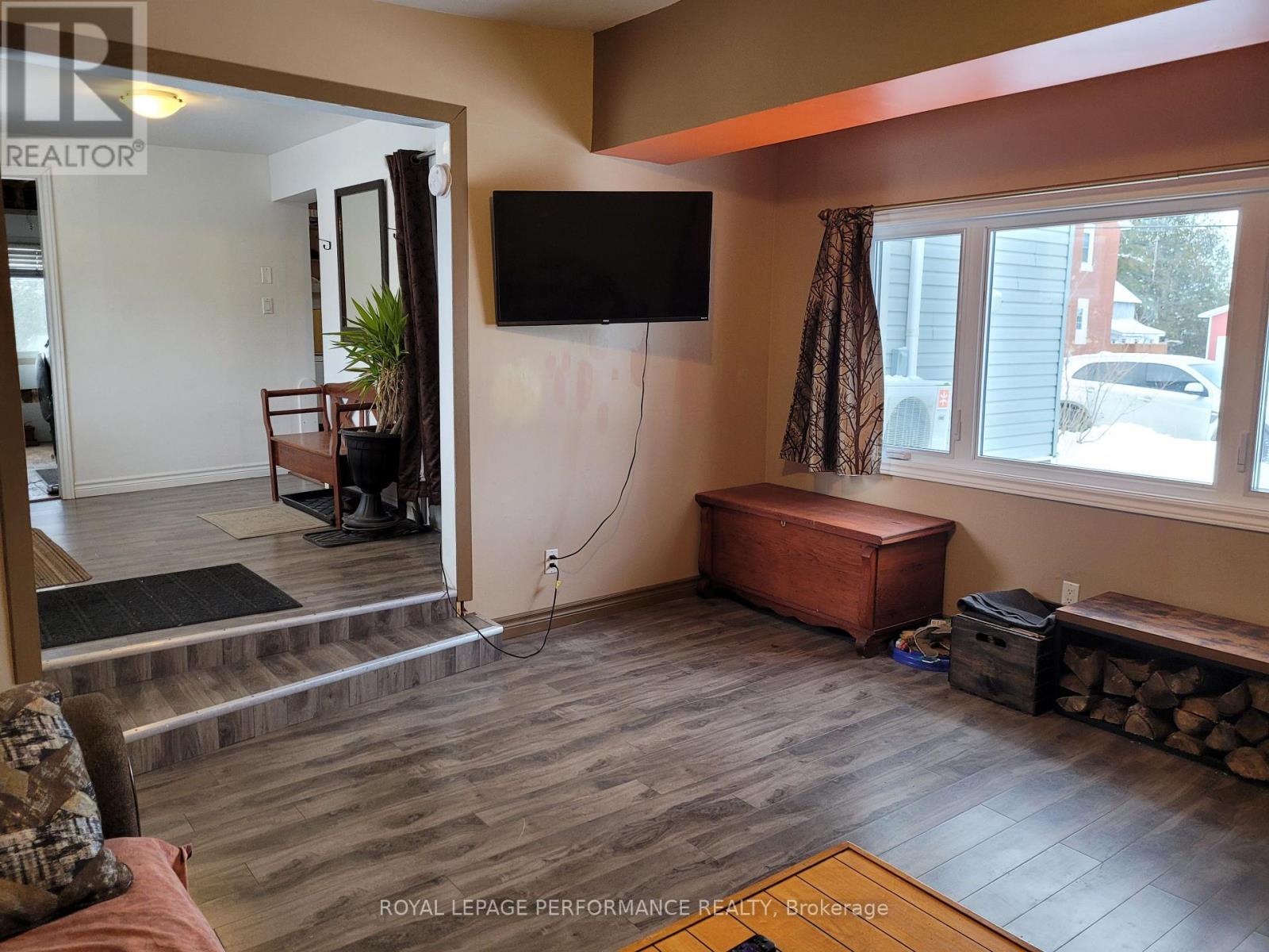 975 Queen Street, Champlain, Ontario K0B 1K0 - Photo 19 - X12435934