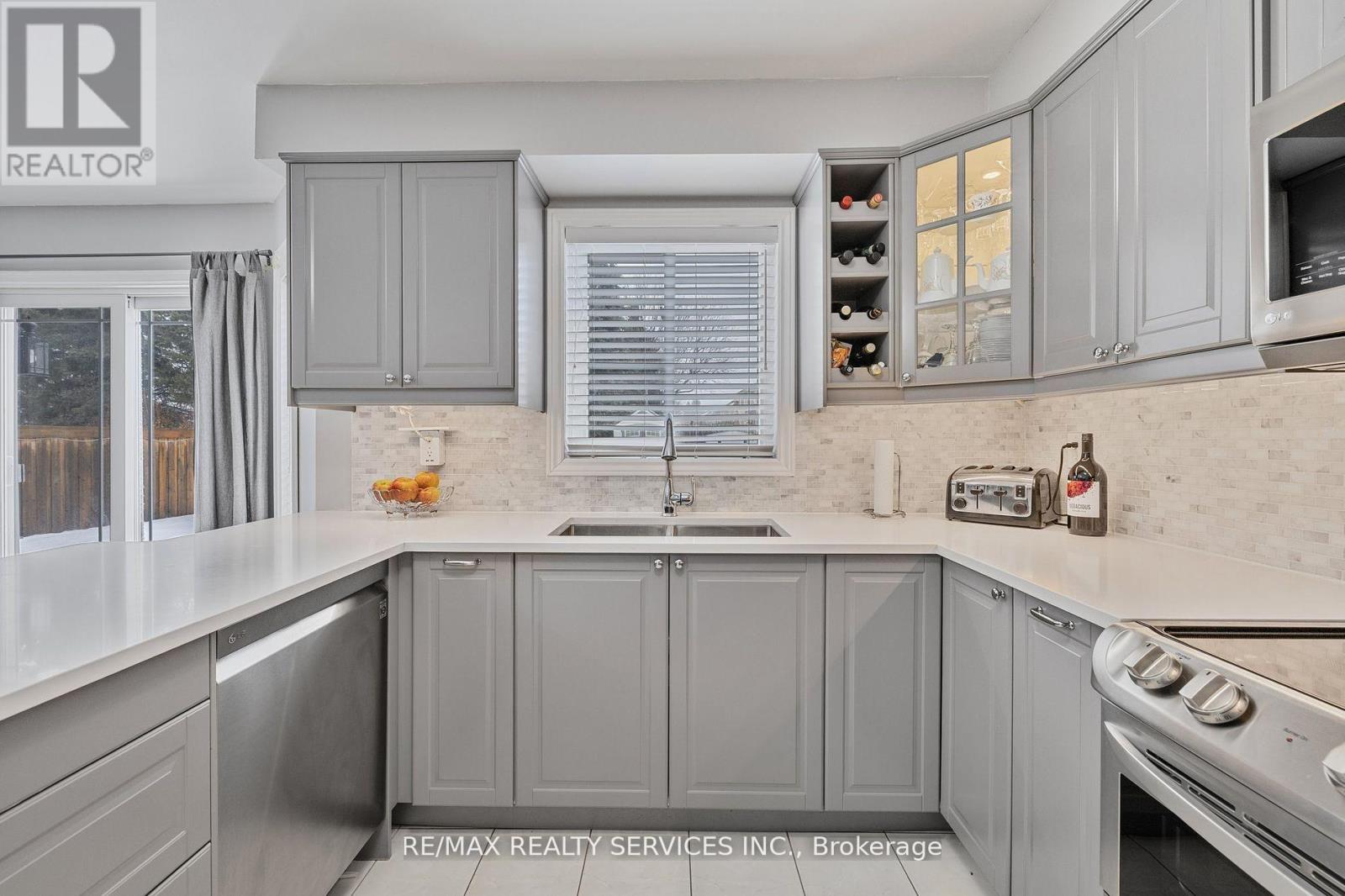 24 Royal Valley Drive, Caledon, Ontario  L7C 1B2 - Photo 16 - W12490954