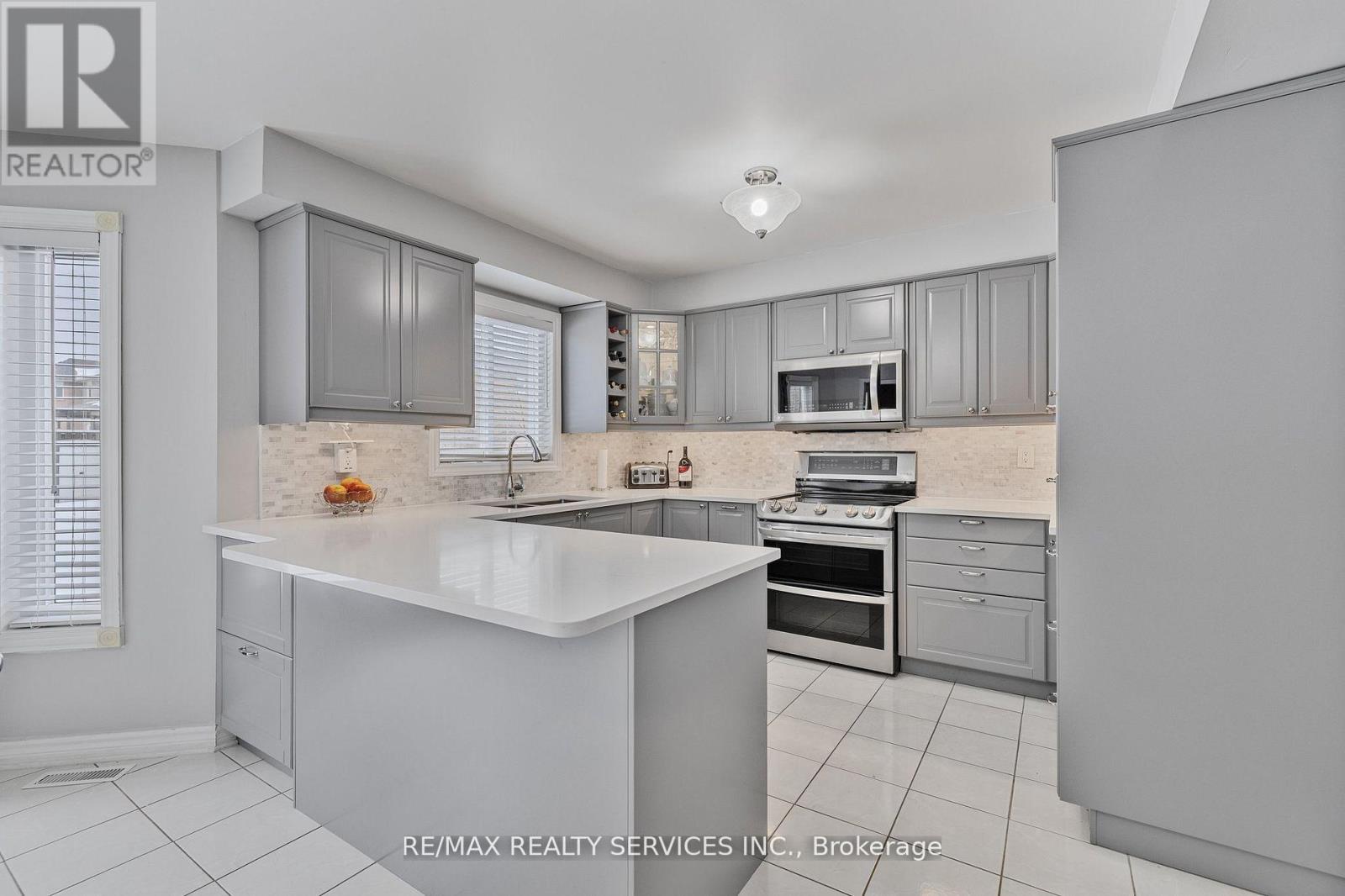 24 Royal Valley Drive, Caledon, Ontario  L7C 1B2 - Photo 14 - W12490954